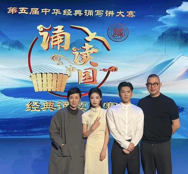 会唱歌的鸢尾花合照.jpg